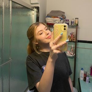 Meet your Posher, Alexis